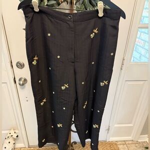 Embroidered Dragonfly & Daisy Cropped Pants 12